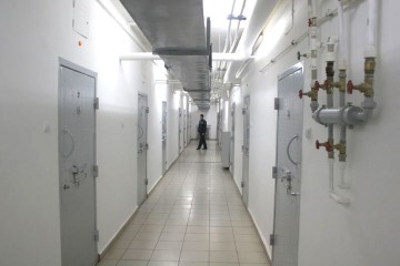 Recidivistul Apostol nu părăseşte arestul